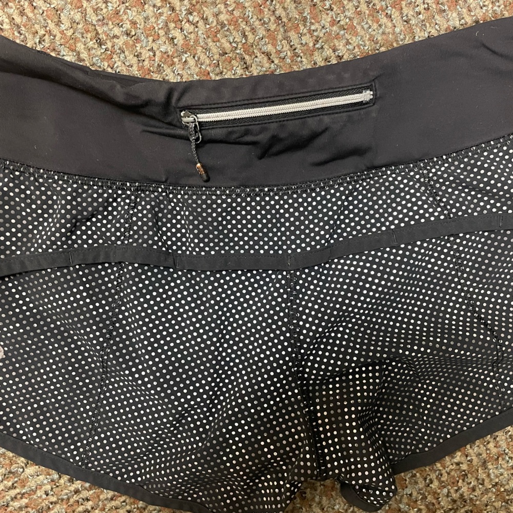 Lululemon speed ups size 2 Low rise 2.5”